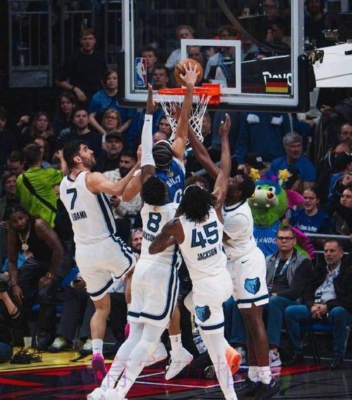 班凯罗26分13板小瓦格纳18分，魔术118-111击败灰熊